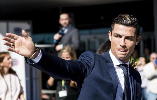 皇马本泽马梅开二度助球队获胜（本泽马双响助皇马全取三分）