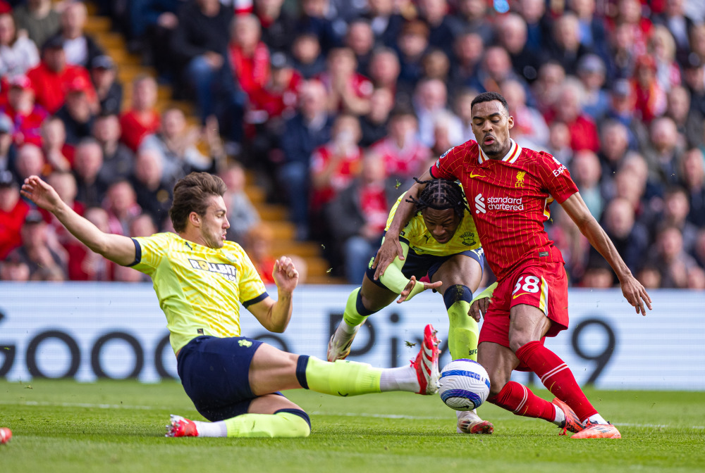 贝纳蒂亚：C罗有次赛后11点主动加练，他能书写传奇绝非偶然（贝纳蒂亚：C罗赛后夜里11点仍主动加练，成就传奇绝非巧合）