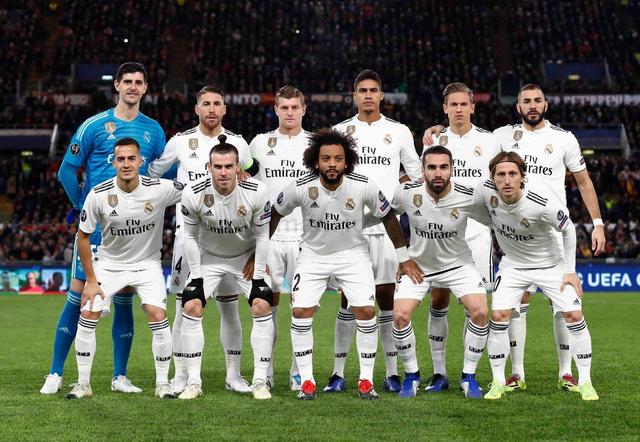 安东内拉偶遇网红街头采访：你是做什么工作的（安东内拉街头巧遇网红采访，被问从事何职）