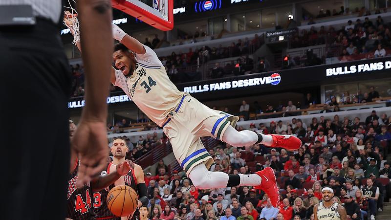 亚马尔父亲比赛中多次挑衅贝蒂斯球迷，最终被安保带走（亚马尔之父比赛期间反复挑衅贝蒂斯球迷，最终被安保请离场）