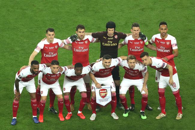 尼日利亚4-1大胜加蓬进入决赛，奥斯梅恩双响，埃朱克破门（尼日利亚4-1击败加蓬挺进决赛，奥斯梅恩梅开二度，埃朱克建功）