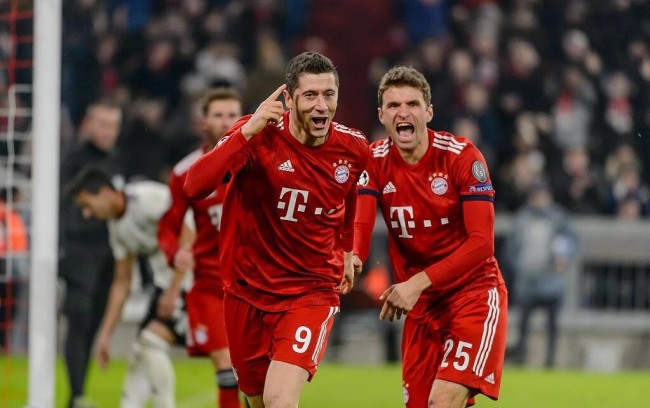 拜仁官方：后卫博埃因病缺席与斯图加特的比赛（拜仁通报：博埃因病无缘对阵斯图加特）