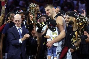 皇马vs曼城：罗德里戈、维尼修斯首发，哈兰德、多库出战（皇马对阵曼城：罗德里戈、维尼修斯先发，哈兰德、多库登场）