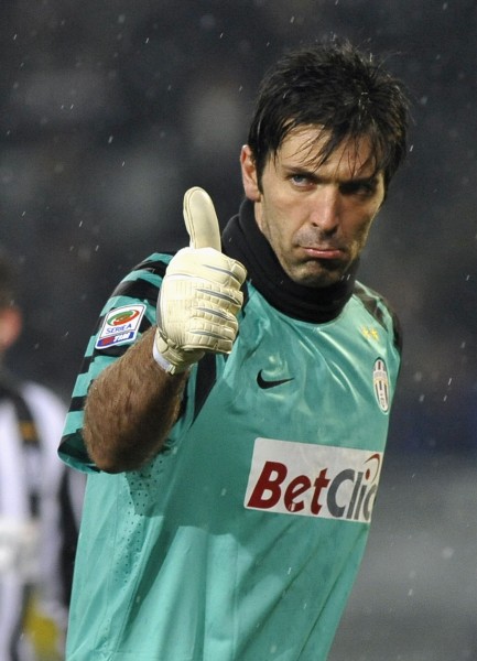 主场3-0完胜！栃木市FC提前一轮队史首度升入日职乙（栃木市FC主场3-0告捷，提前一轮队史首次升上日乙）